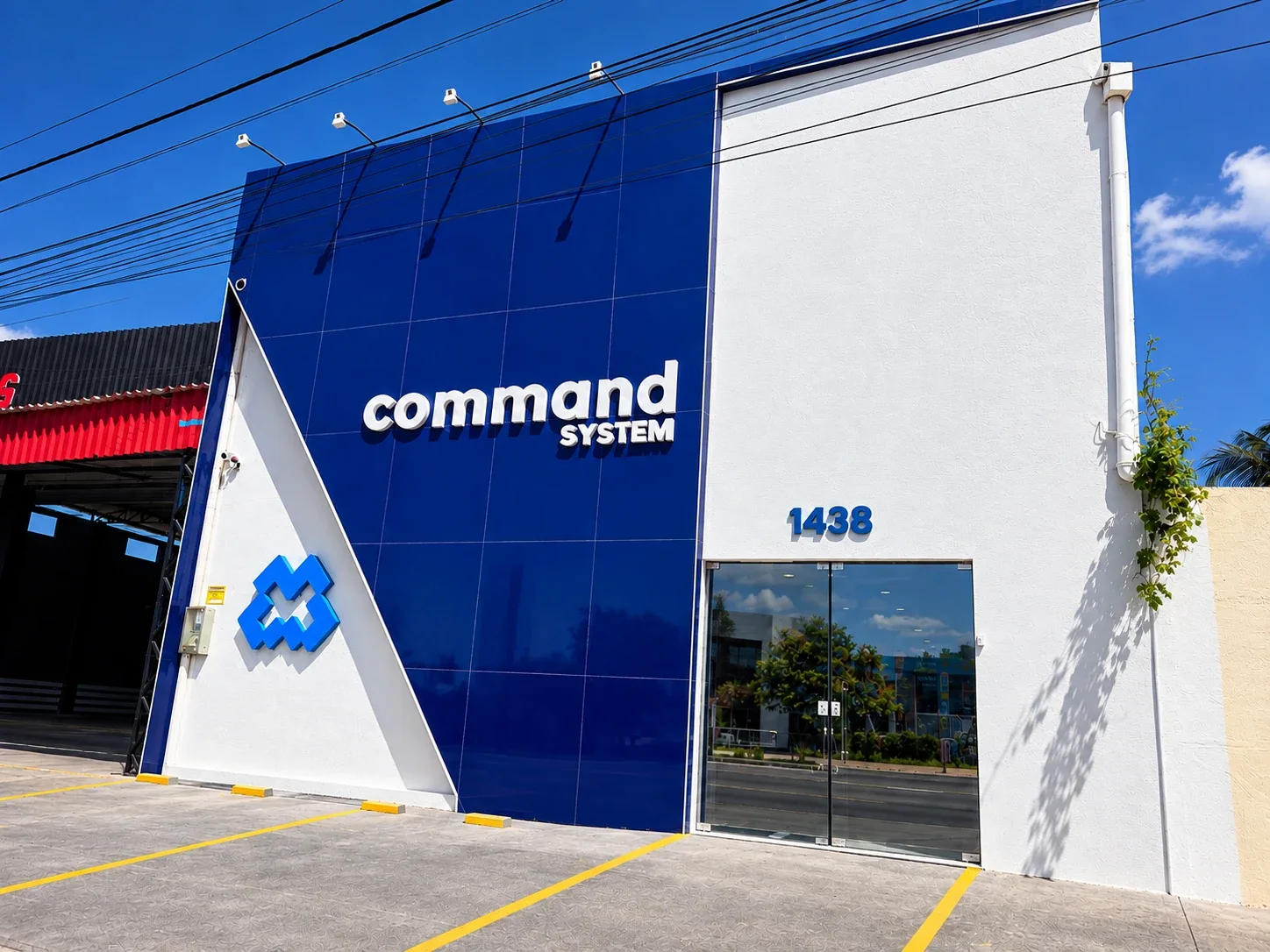 Fachada da sede da Command System
